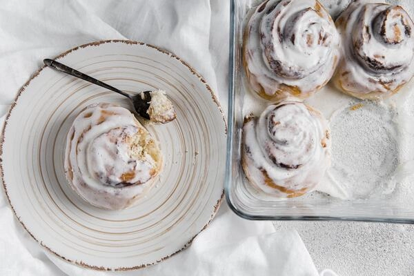 tu je recept za te velike puhaste mehke in izjemno okusne cimetove rolice 